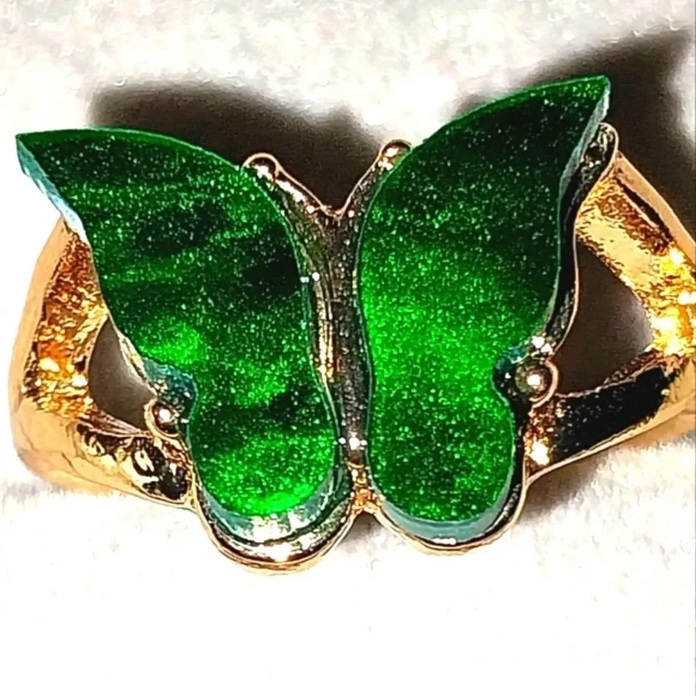 Super cute emerald green butterfly ring sz 7